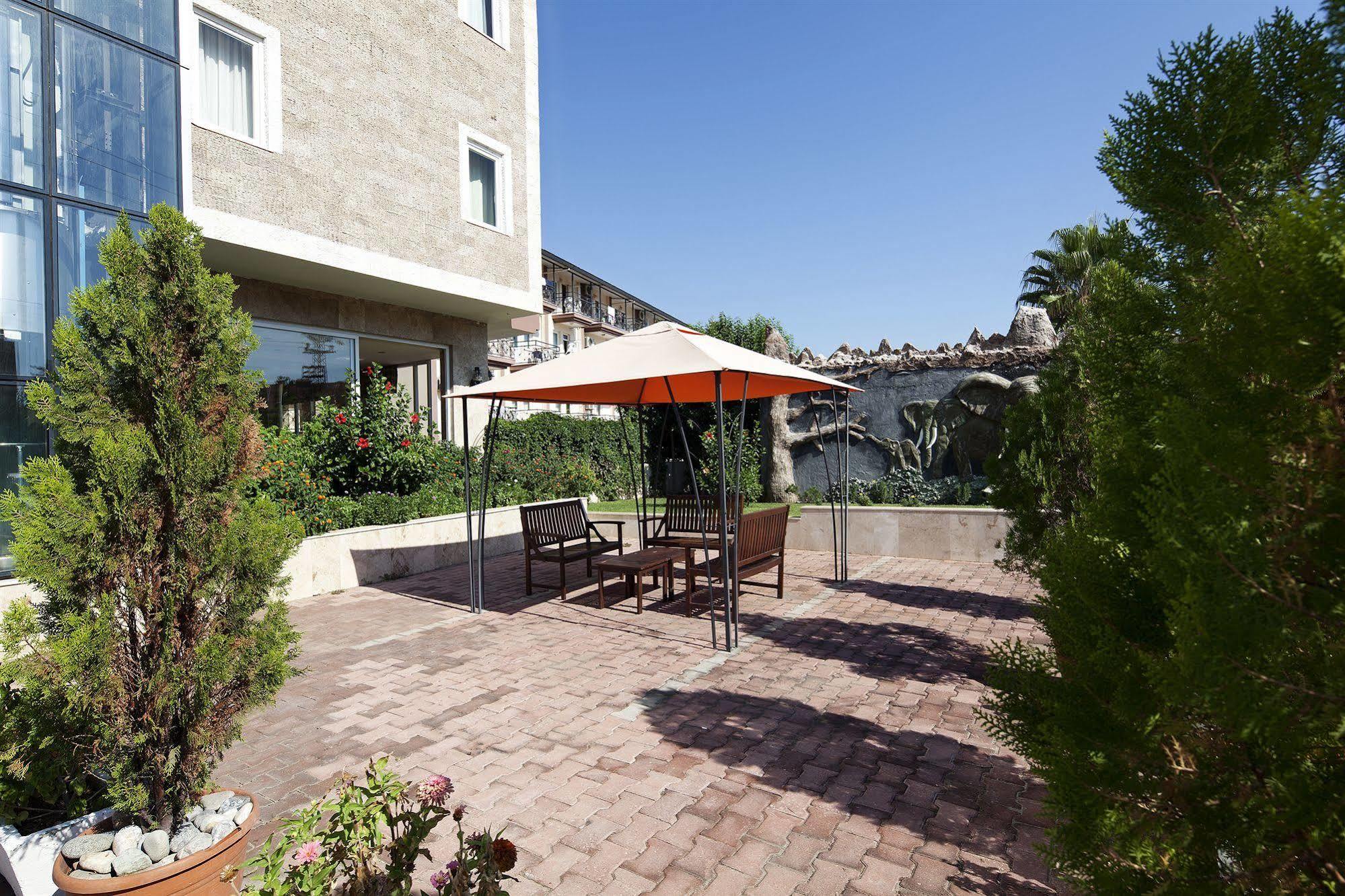 Larissa Garden Hotel Kemer Exterior photo